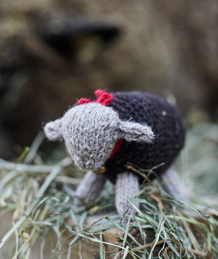Woolly Wee Sheep: Tiny Version Using Jamieson's Shetland Spindrift