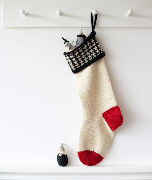 Basic Christmas Stocking: Houndstooth Version Using Brown Sheep Lamb's Pride Worsted