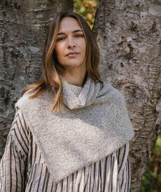 Two-Point Cowl Using String Venezia